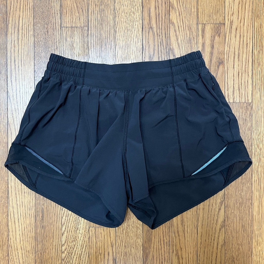 LULULEMON Hotty Hot Short Lined in Black Size 8, 3.5in inseam, low rise